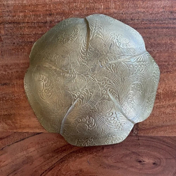 Vintage Handpainted Iris  Flowers on Solid Brass Trinket Dish - Picture 7 of 12